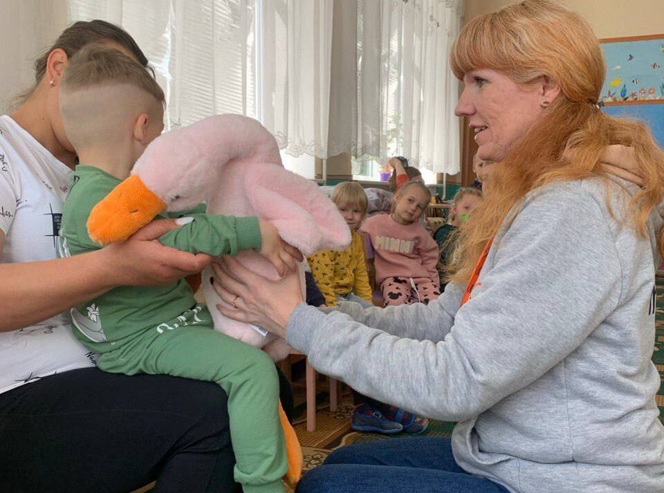 Teacher introducing student to Hugging Goose.